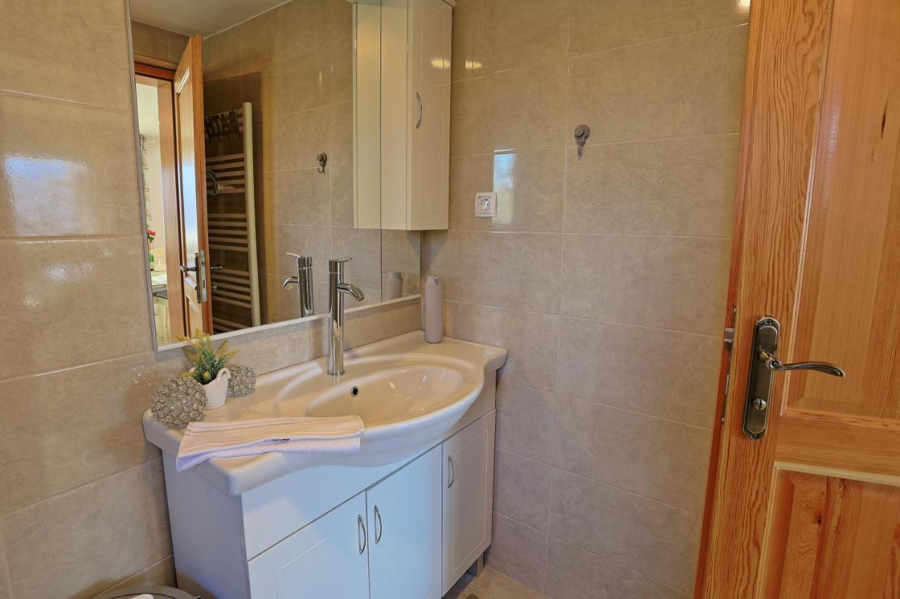 Luxury Apartman Alex With Sauna In The Village Otocac Ngoại thất bức ảnh